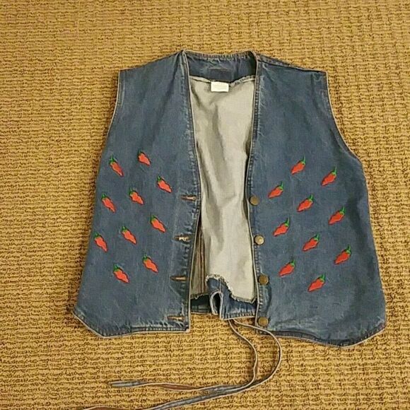 ADORABLE CHIC BOHO VEST EMBROIDERED RED PEPPERS - Picture 1 of 6